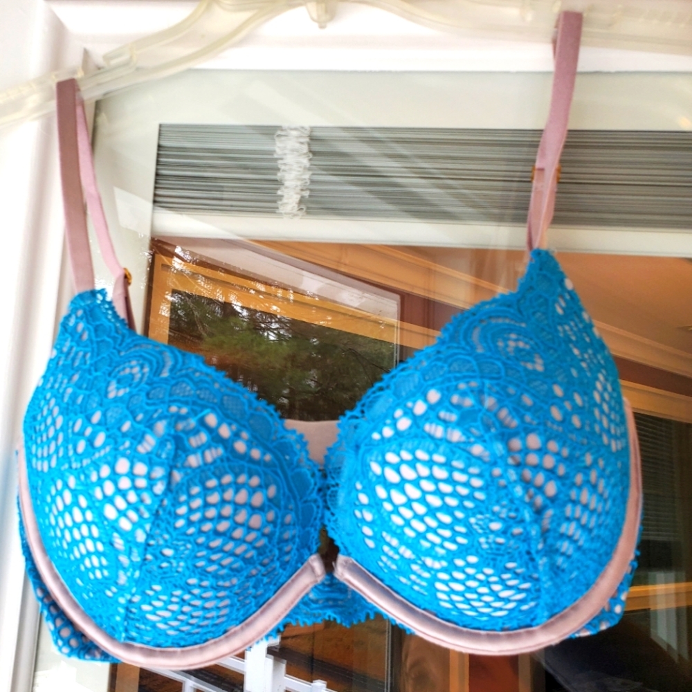 Victoria's Secret Very sexy push up bra, 32D.